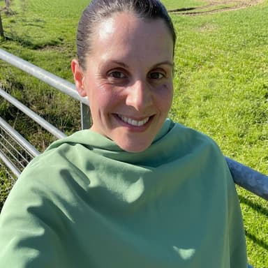 Digital draping: pale green, unflattering color